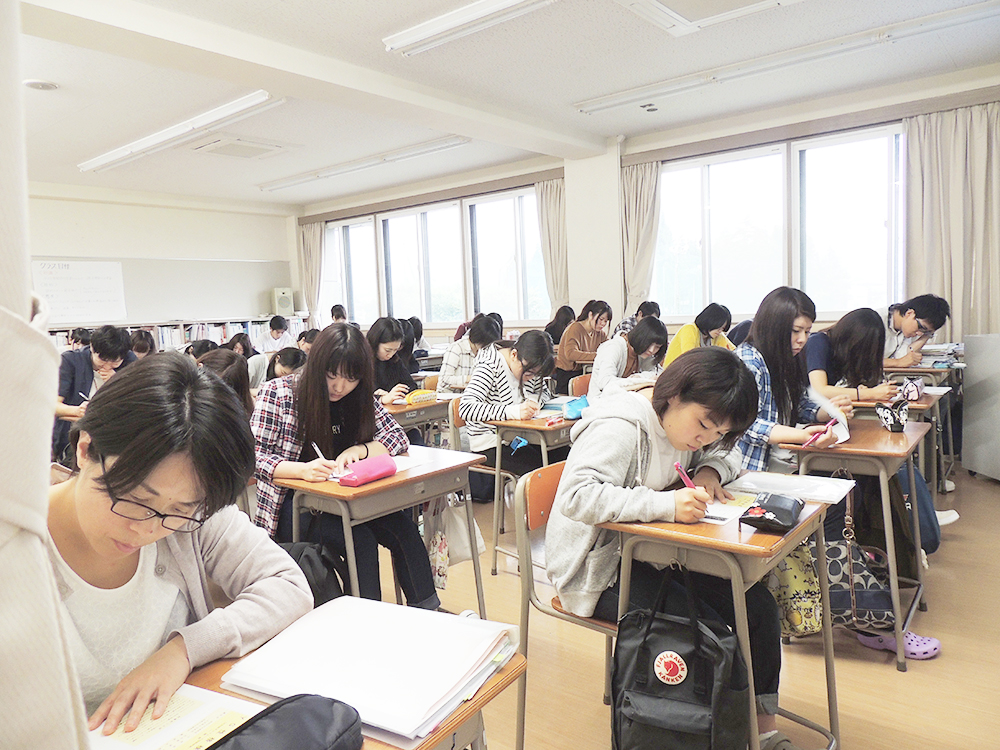 看護専門学校の授業の様子